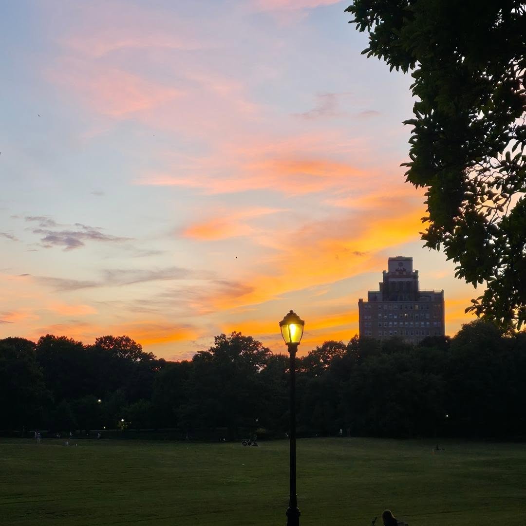 Great run with the fireflies and this sunset in my amazing backyard @prospectpackbk